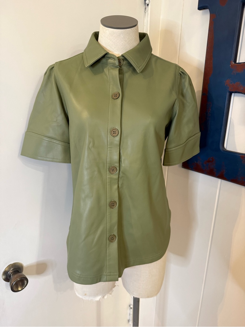 Steve Madden Olive Green Short Sleeve Button-Front Leather Shirt Sz S
